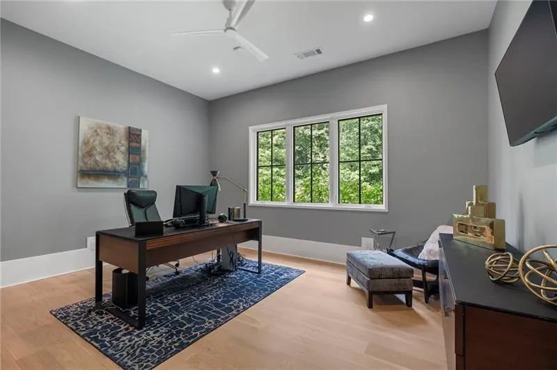 Bright room featuring a large window, light wood-finish flooring, recessed lighting, a ceiling fan, and white baseboard trim