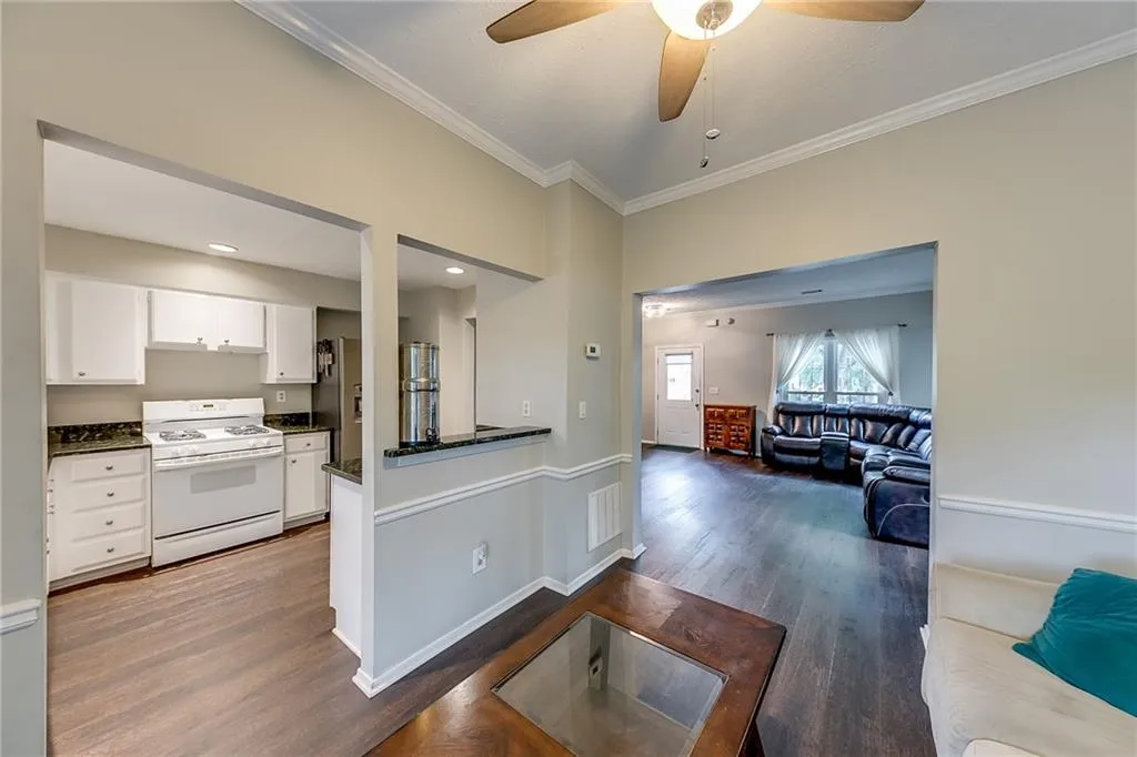 610 Wedgewood Way, Sandy Springs, Georgia 30350, 2 Bedrooms Bedrooms, ,2 BathroomsBathrooms,Residential,Sold,610 Wedgewood Way,7095309