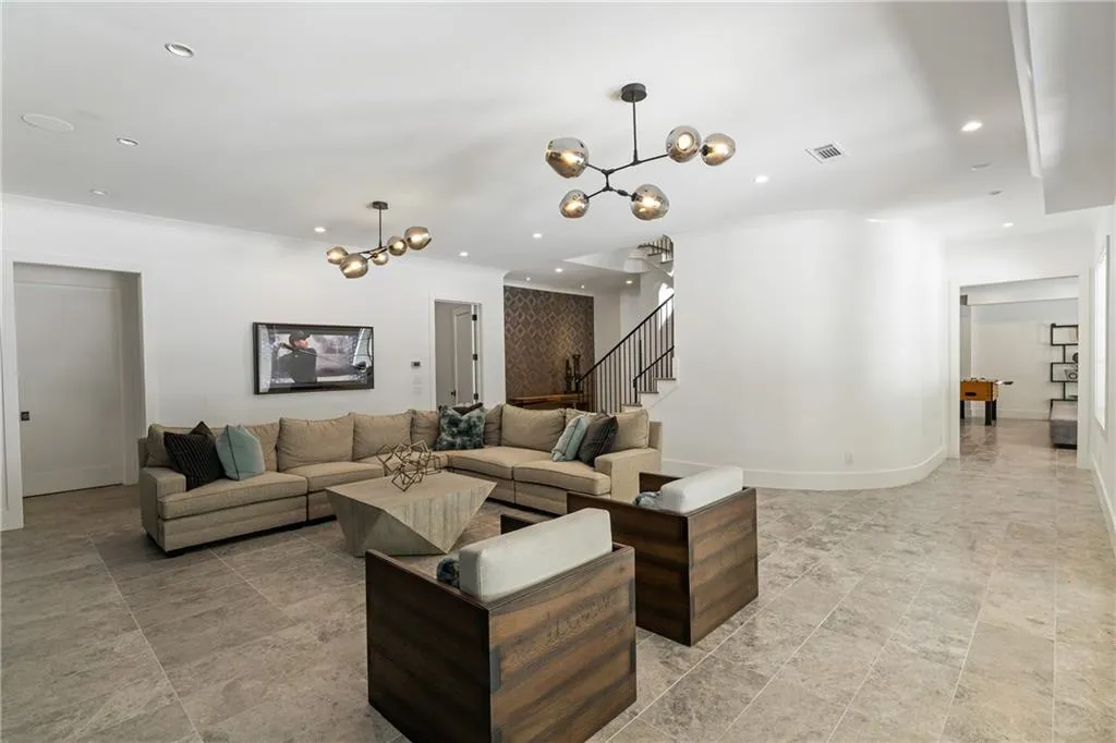 5260 Long Island Drive Nw, Atlanta, Georgia 30327, 8 Bedrooms Bedrooms, ,7 BathroomsBathrooms,Residential,For Sale,5260 Long Island Drive Nw,7646719