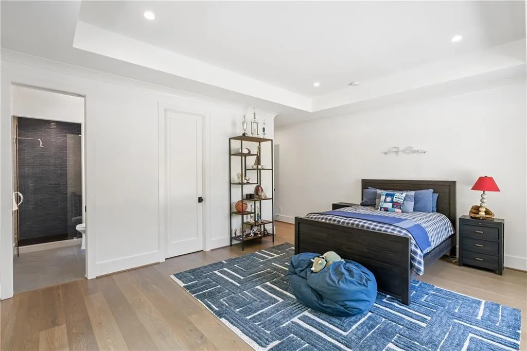 5260 Long Island Drive Nw, Atlanta, Georgia 30327, 8 Bedrooms Bedrooms, ,7 BathroomsBathrooms,Residential,For Sale,5260 Long Island Drive Nw,7646719