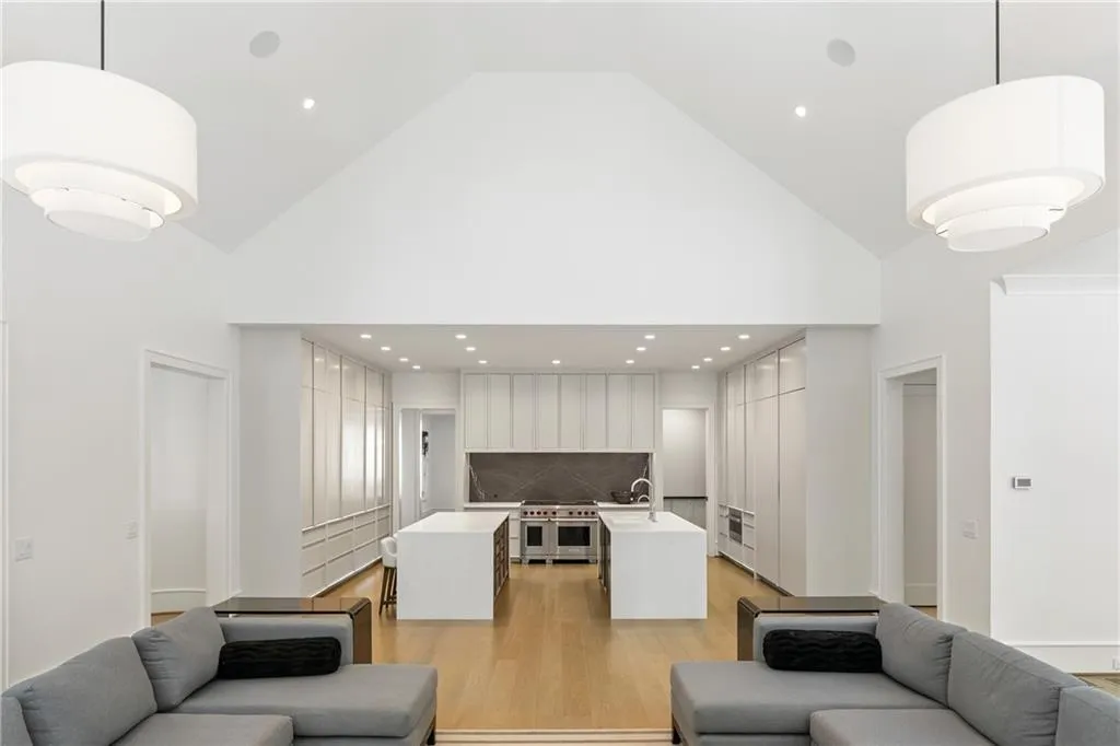 5260 Long Island Drive Nw, Atlanta, Georgia 30327, 8 Bedrooms Bedrooms, ,7 BathroomsBathrooms,Residential,For Sale,5260 Long Island Drive Nw,7646719