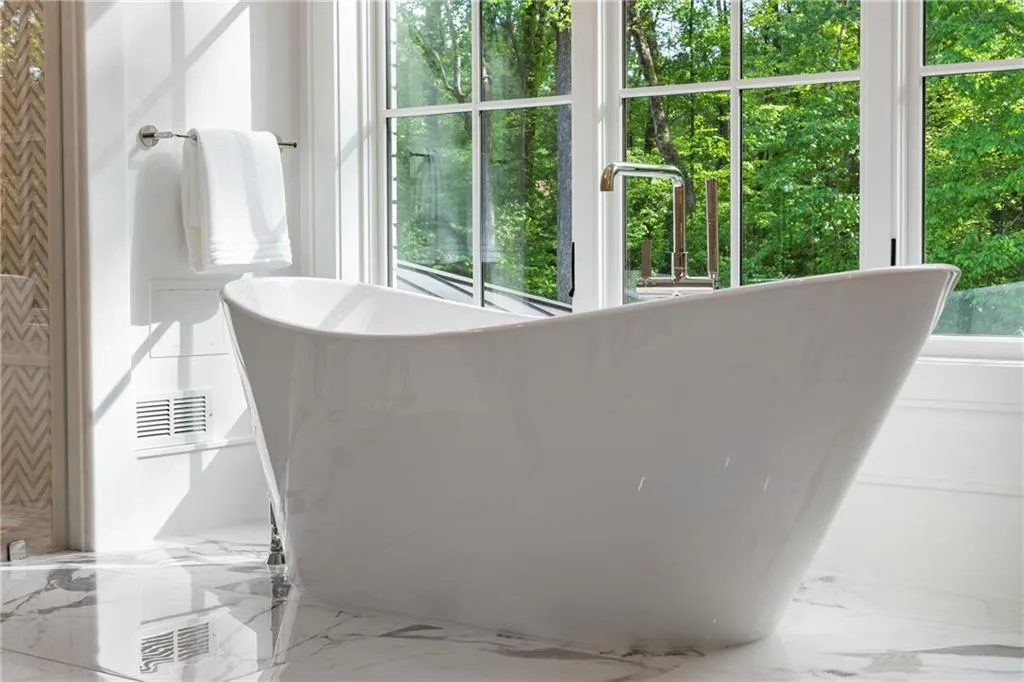 5260 Long Island Drive Nw, Atlanta, Georgia 30327, 8 Bedrooms Bedrooms, ,7 BathroomsBathrooms,Residential,For Sale,5260 Long Island Drive Nw,7646719