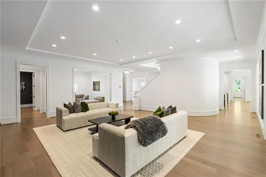 5260 Long Island Drive Nw, Atlanta, Georgia 30327, 8 Bedrooms Bedrooms, ,7 BathroomsBathrooms,Residential,For Sale,5260 Long Island Drive Nw,7646719