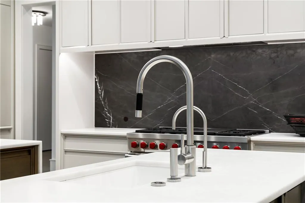 5260 Long Island Drive Nw, Atlanta, Georgia 30327, 8 Bedrooms Bedrooms, ,7 BathroomsBathrooms,Residential,For Sale,5260 Long Island Drive Nw,7646719