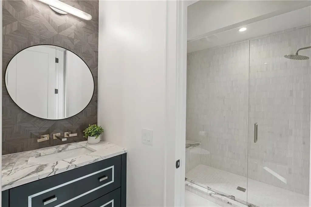 Jack and Jill bathroom on the main level between two bedrooms