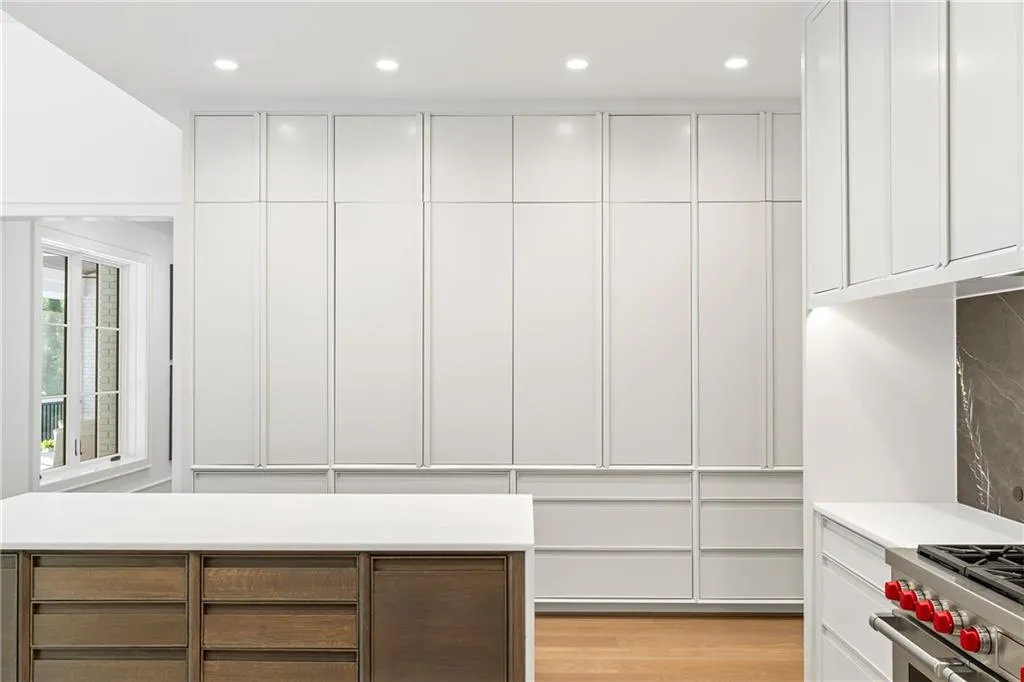 5260 Long Island Drive Nw, Atlanta, Georgia 30327, 8 Bedrooms Bedrooms, ,7 BathroomsBathrooms,Residential,For Sale,5260 Long Island Drive Nw,7646719