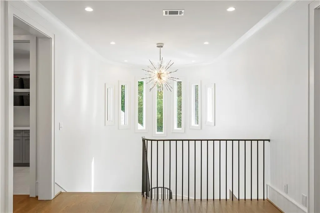 5260 Long Island Drive Nw, Atlanta, Georgia 30327, 8 Bedrooms Bedrooms, ,7 BathroomsBathrooms,Residential,For Sale,5260 Long Island Drive Nw,7646719