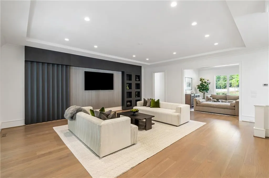 5260 Long Island Drive Nw, Atlanta, Georgia 30327, 8 Bedrooms Bedrooms, ,7 BathroomsBathrooms,Residential,For Sale,5260 Long Island Drive Nw,7646719