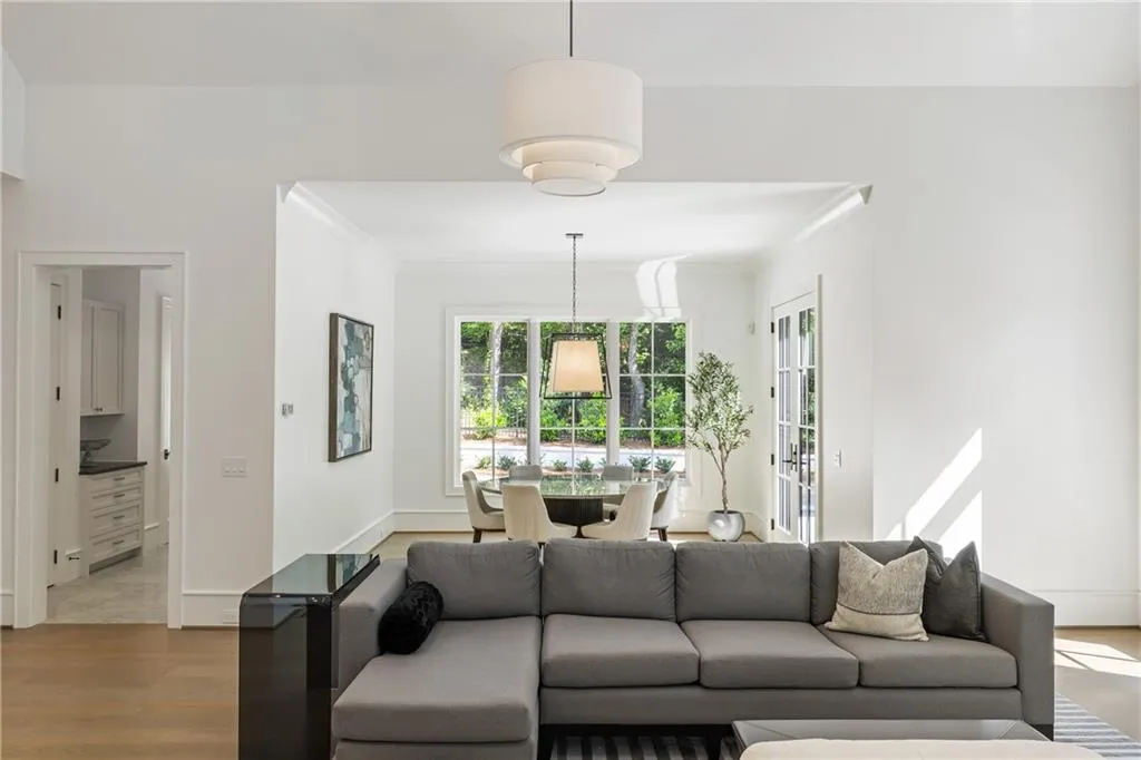 5260 Long Island Drive Nw, Atlanta, Georgia 30327, 8 Bedrooms Bedrooms, ,7 BathroomsBathrooms,Residential,For Sale,5260 Long Island Drive Nw,7646719