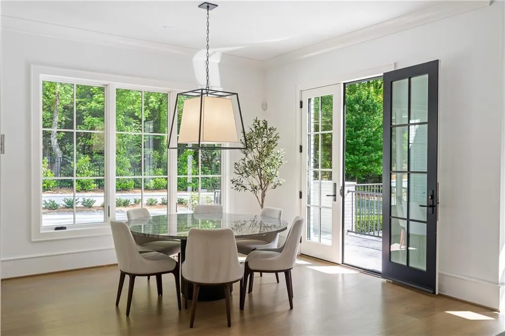 Breakfast area of fireside living space