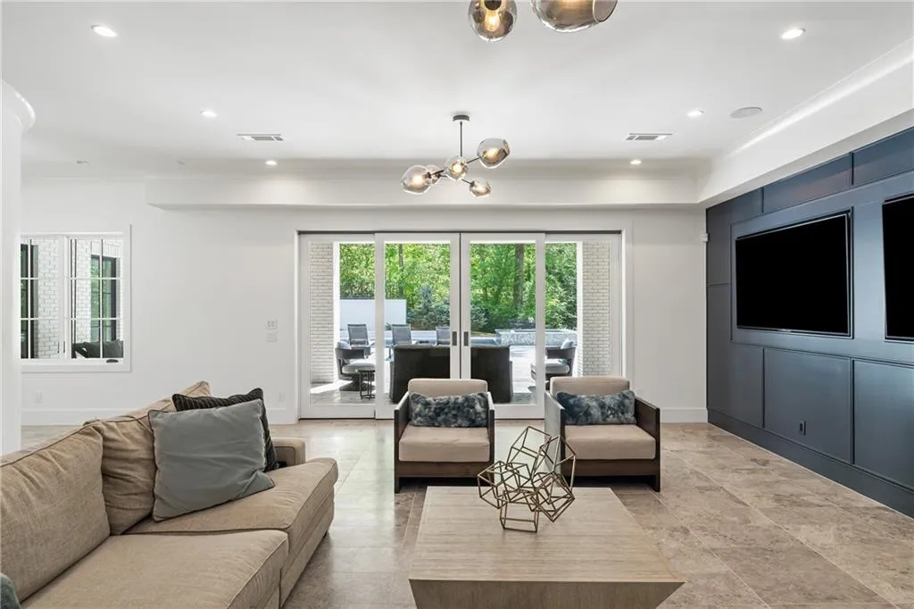 5260 Long Island Drive Nw, Atlanta, Georgia 30327, 8 Bedrooms Bedrooms, ,7 BathroomsBathrooms,Residential,For Sale,5260 Long Island Drive Nw,7646719