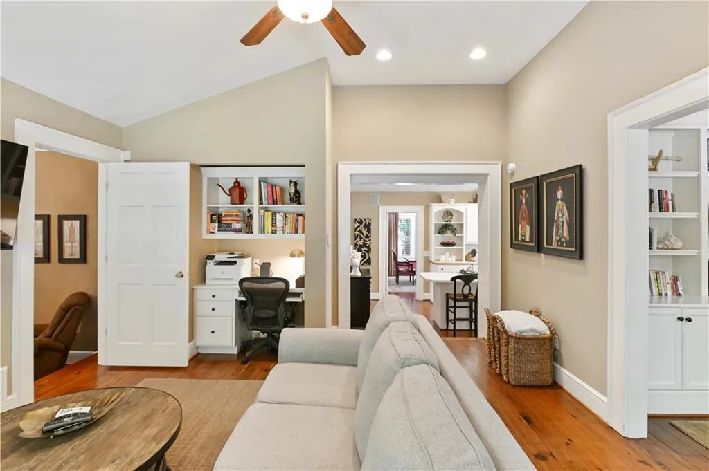 405 Brentwood Drive Ne, Atlanta, Georgia 30305, 4 Bedrooms Bedrooms, ,3 BathroomsBathrooms,Residential,For Sale,405 Brentwood Drive Ne,7617055