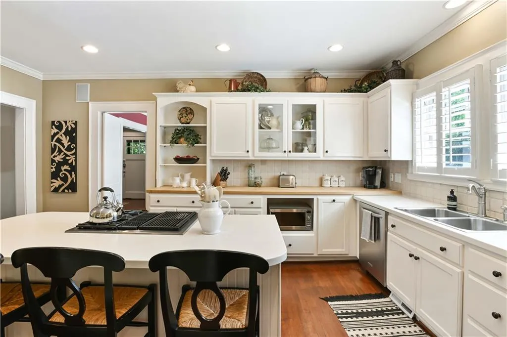405 Brentwood Drive Ne, Atlanta, Georgia 30305, 4 Bedrooms Bedrooms, ,3 BathroomsBathrooms,Residential,For Sale,405 Brentwood Drive Ne,7617055