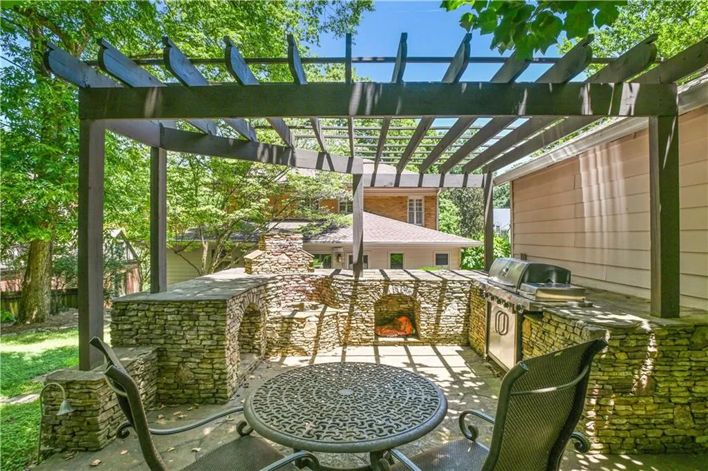 405 Brentwood Drive Ne, Atlanta, Georgia 30305, 4 Bedrooms Bedrooms, ,3 BathroomsBathrooms,Residential,For Sale,405 Brentwood Drive Ne,7617055