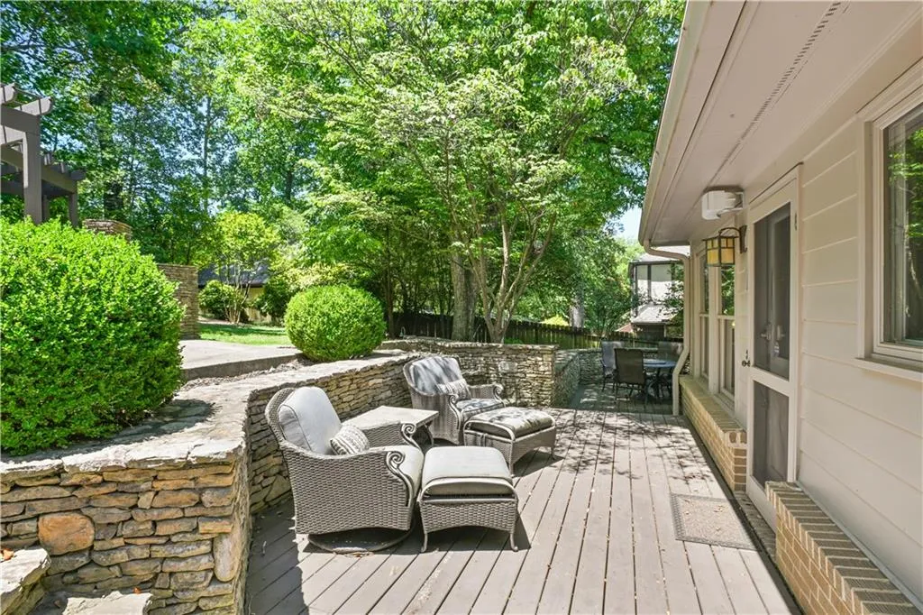 405 Brentwood Drive Ne, Atlanta, Georgia 30305, 4 Bedrooms Bedrooms, ,3 BathroomsBathrooms,Residential,For Sale,405 Brentwood Drive Ne,7617055