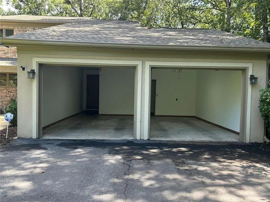 1665 Chevron Way, Sandy Springs, Georgia 30350, 5 Bedrooms Bedrooms, ,4 BathroomsBathrooms,Residential,For Sale,1665 Chevron Way,7629275
