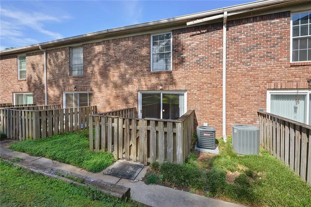 5667 Kingsport Drive, Sandy Springs, Georgia 30342, 2 Bedrooms Bedrooms, ,1 BathroomBathrooms,Residential,Sold,5667 Kingsport Drive,6604363