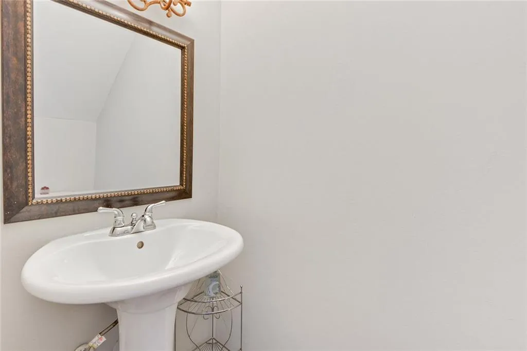 5667 Kingsport Drive, Sandy Springs, Georgia 30342, 2 Bedrooms Bedrooms, ,1 BathroomBathrooms,Residential,Sold,5667 Kingsport Drive,6604363