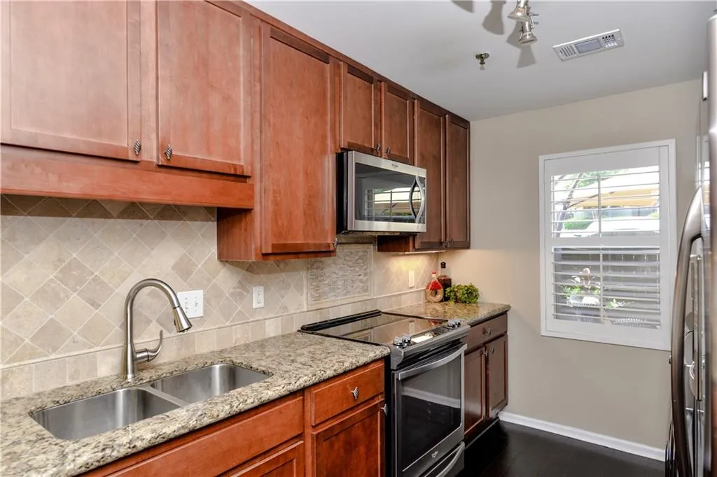 115 Winding River Drive Unit B, Atlanta, Georgia 30350, 3 Bedrooms Bedrooms, ,2 BathroomsBathrooms,Residential,Sold,115 Winding River Drive Unit B,6014278