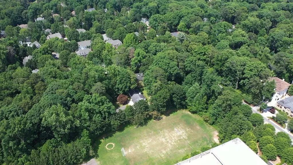 3728 Peachtree Dunwoody Road Se, Atlanta, Georgia 30342, 3 Bedrooms Bedrooms, ,2 BathroomsBathrooms,Residential,For Sale,3728 Peachtree Dunwoody Road Se,7644050