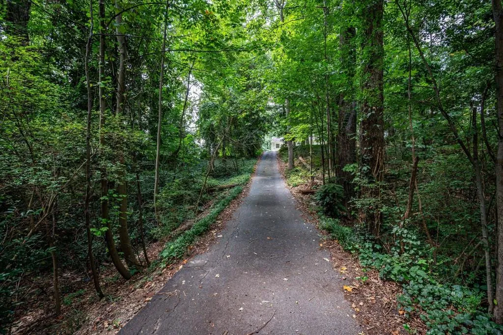 3728 Peachtree Dunwoody Road Se, Atlanta, Georgia 30342, 3 Bedrooms Bedrooms, ,2 BathroomsBathrooms,Residential,For Sale,3728 Peachtree Dunwoody Road Se,7644050