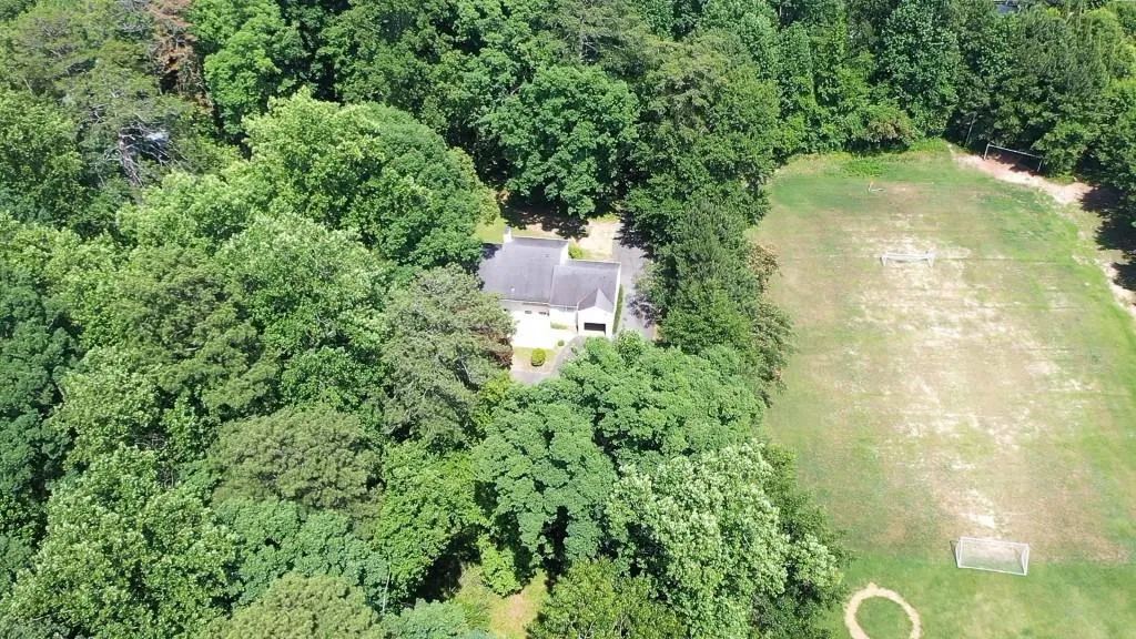 3728 Peachtree Dunwoody Road Se, Atlanta, Georgia 30342, 3 Bedrooms Bedrooms, ,2 BathroomsBathrooms,Residential,For Sale,3728 Peachtree Dunwoody Road Se,7644050