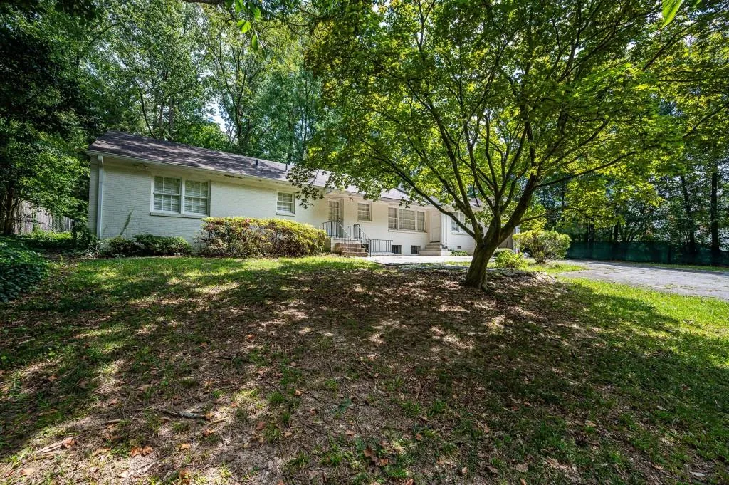 3728 Peachtree Dunwoody Road Se, Atlanta, Georgia 30342, 3 Bedrooms Bedrooms, ,2 BathroomsBathrooms,Residential,For Sale,3728 Peachtree Dunwoody Road Se,7644050