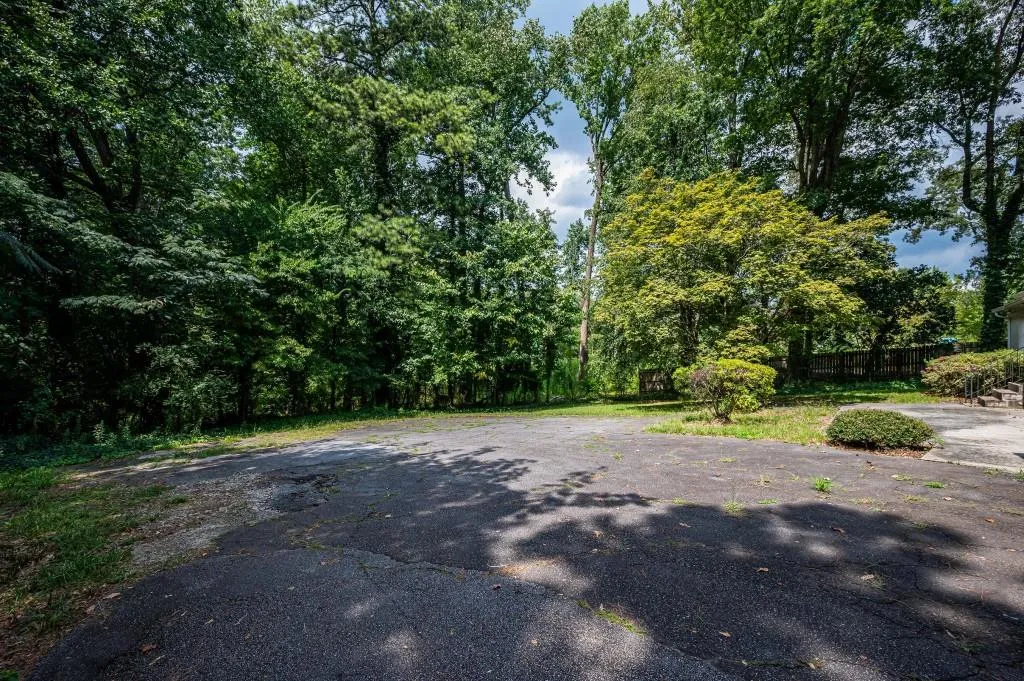 3728 Peachtree Dunwoody Road Se, Atlanta, Georgia 30342, 3 Bedrooms Bedrooms, ,2 BathroomsBathrooms,Residential,For Sale,3728 Peachtree Dunwoody Road Se,7644050