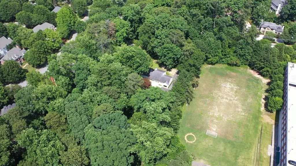 3728 Peachtree Dunwoody Road Se, Atlanta, Georgia 30342, 3 Bedrooms Bedrooms, ,2 BathroomsBathrooms,Residential,For Sale,3728 Peachtree Dunwoody Road Se,7644050
