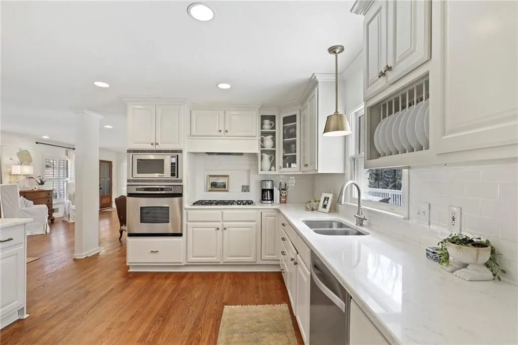 485 Forest Hills Drive, Atlanta, Georgia 30342, 4 Bedrooms Bedrooms, ,3 BathroomsBathrooms,Residential,Sold,485 Forest Hills Drive,7023320