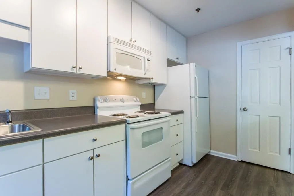 105 N River Drive Unit C, Sandy Springs, Georgia 30350, 2 Bedrooms Bedrooms, ,2 BathroomsBathrooms,Residential,Sold,105 N River Drive Unit C,6558937