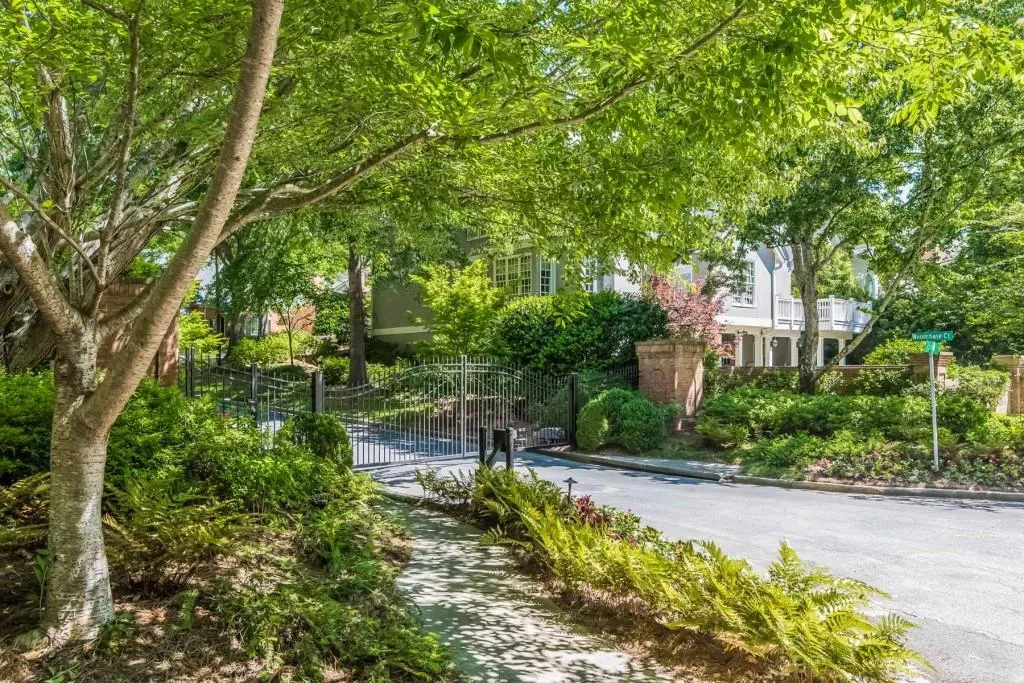 225 Woodchase Close Ne, Atlanta, Georgia 30319, 4 Bedrooms Bedrooms, ,4 BathroomsBathrooms,Residential,Sold,225 Woodchase Close Ne,5864134