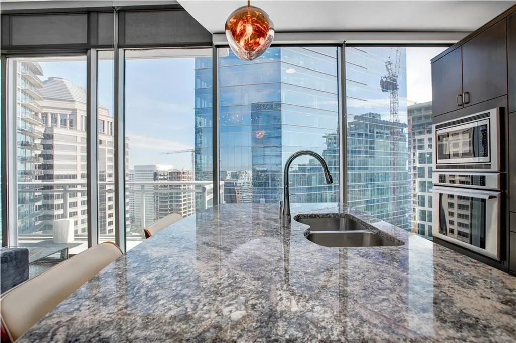 1065 Peachtree Street Ne Unit 3201, Atlanta, Georgia 30309, 1 Bedroom Bedrooms, ,1 BathroomBathrooms,Residential,For Sale,1065 Peachtree Street Ne Unit 3201,7674401