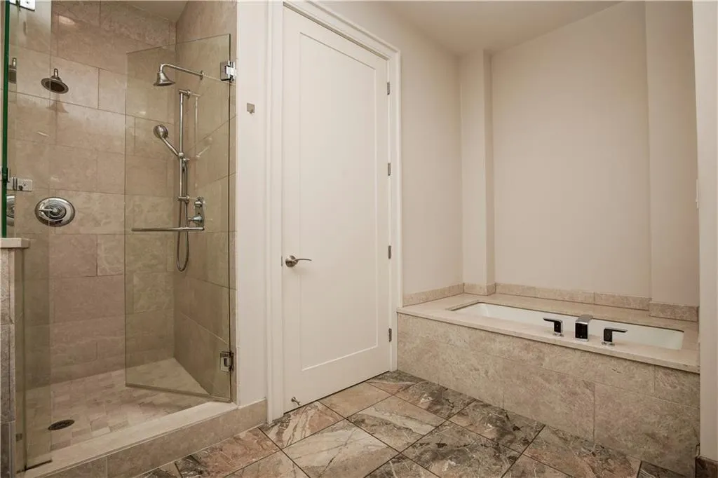 1065 Peachtree Street Ne Unit 3201, Atlanta, Georgia 30309, 1 Bedroom Bedrooms, ,1 BathroomBathrooms,Residential,For Sale,1065 Peachtree Street Ne Unit 3201,7674401