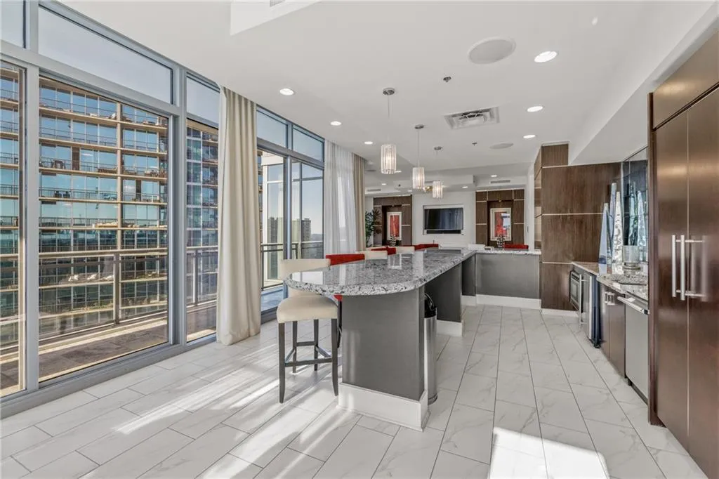 1065 Peachtree Street Ne Unit 3201, Atlanta, Georgia 30309, 1 Bedroom Bedrooms, ,1 BathroomBathrooms,Residential,For Sale,1065 Peachtree Street Ne Unit 3201,7674401