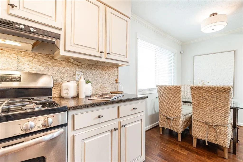100 Biscayne Drive Nw Unit 4, Atlanta, Georgia 30309, 1 Bedroom Bedrooms, ,1 BathroomBathrooms,Residential,For Sale,100 Biscayne Drive Nw Unit 4,7521619