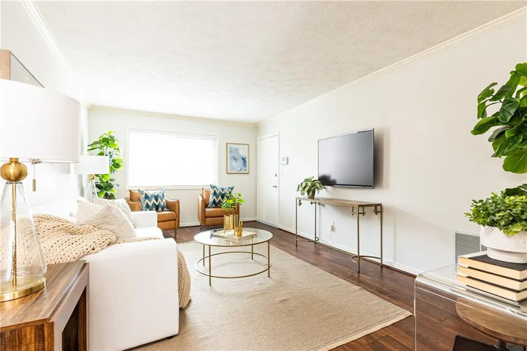 100 Biscayne Drive Nw Unit 4, Atlanta, Georgia 30309, 1 Bedroom Bedrooms, ,1 BathroomBathrooms,Residential,For Sale,100 Biscayne Drive Nw Unit 4,7521619