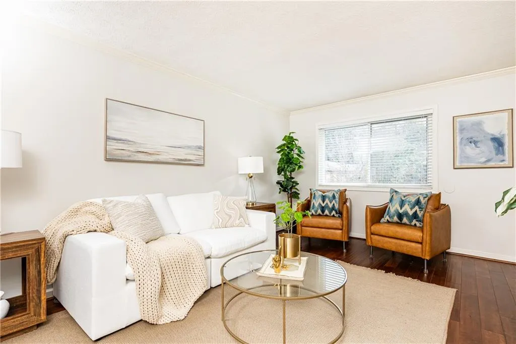 100 Biscayne Drive Nw Unit 4, Atlanta, Georgia 30309, 1 Bedroom Bedrooms, ,1 BathroomBathrooms,Residential,For Sale,100 Biscayne Drive Nw Unit 4,7521619