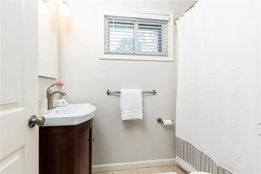 100 Biscayne Drive Nw Unit 4, Atlanta, Georgia 30309, 1 Bedroom Bedrooms, ,1 BathroomBathrooms,Residential,For Sale,100 Biscayne Drive Nw Unit 4,7521619