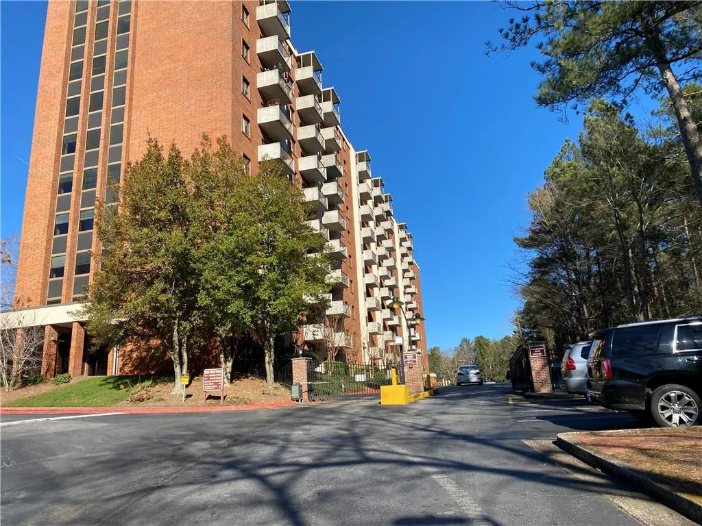 300 Johnson Ferry Road Ne Unit A701, Sandy Springs, Georgia 30328, 1 Bedroom Bedrooms, ,1 BathroomBathrooms,Residential,Sold,300 Johnson Ferry Road Ne Unit A701,6988714