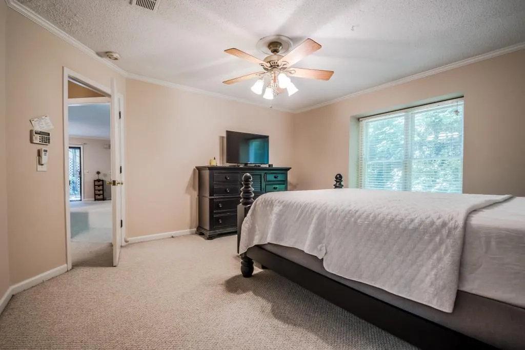 101 Abingdon Way Unit 101, Sandy Springs, Georgia 30328, 1 Bedroom Bedrooms, ,1 BathroomBathrooms,Residential,Sold,101 Abingdon Way Unit 101,5846836