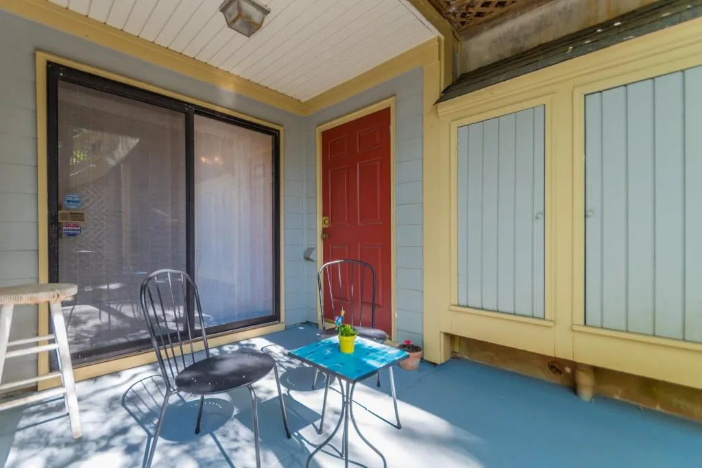 101 Abingdon Way Unit 101, Sandy Springs, Georgia 30328, 1 Bedroom Bedrooms, ,1 BathroomBathrooms,Residential,Sold,101 Abingdon Way Unit 101,5846836