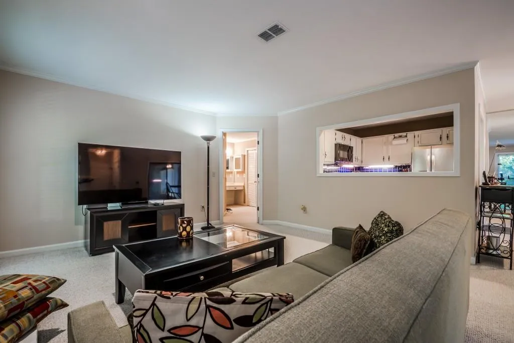 101 Abingdon Way Unit 101, Sandy Springs, Georgia 30328, 1 Bedroom Bedrooms, ,1 BathroomBathrooms,Residential,Sold,101 Abingdon Way Unit 101,5846836