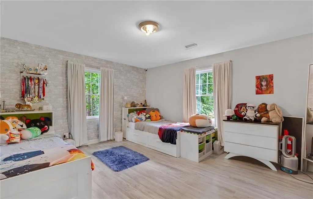 2660 Spalding Drive, Atlanta, Georgia 30350, 4 Bedrooms Bedrooms, ,3 BathroomsBathrooms,Residential,For Sale,2660 Spalding Drive,7710195