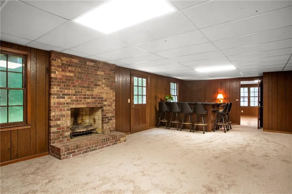 1905 Monticello Court, Sandy Springs, Georgia 30350, 5 Bedrooms Bedrooms, ,4 BathroomsBathrooms,Residential,Sold,1905 Monticello Court,6778738