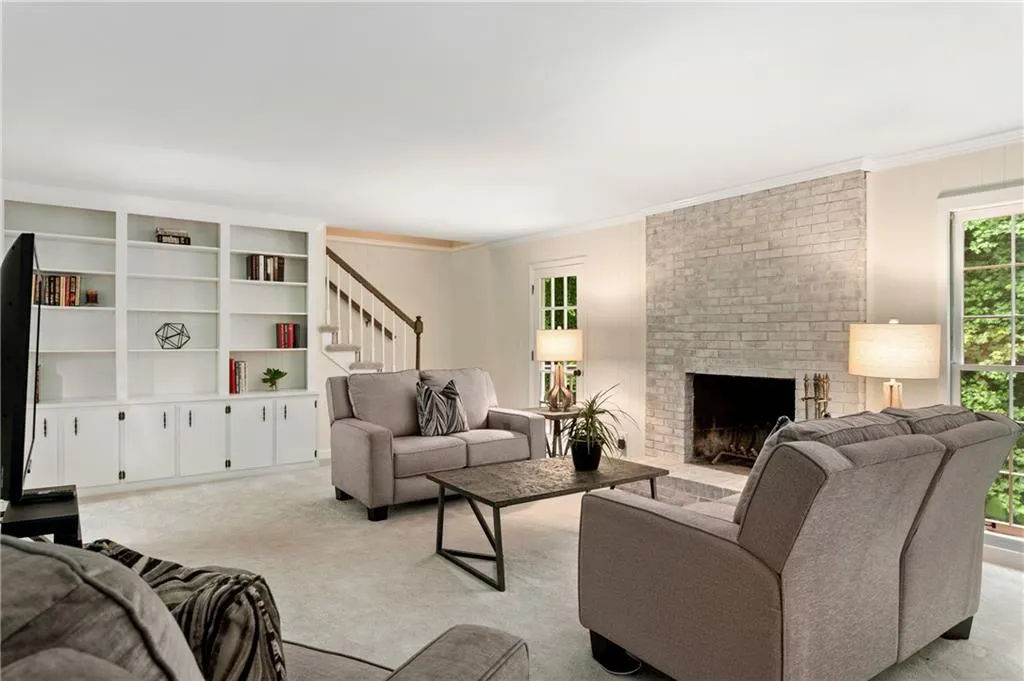 1905 Monticello Court, Sandy Springs, Georgia 30350, 5 Bedrooms Bedrooms, ,4 BathroomsBathrooms,Residential,Sold,1905 Monticello Court,6778738