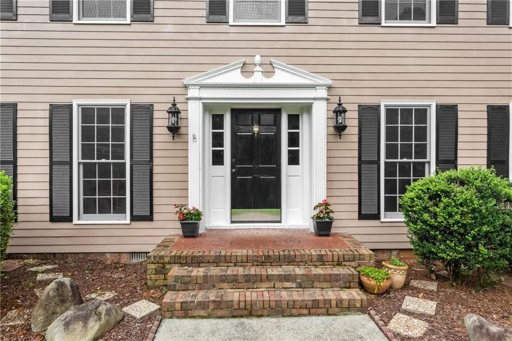 1905 Monticello Court, Sandy Springs, Georgia 30350, 5 Bedrooms Bedrooms, ,4 BathroomsBathrooms,Residential,Sold,1905 Monticello Court,6778738