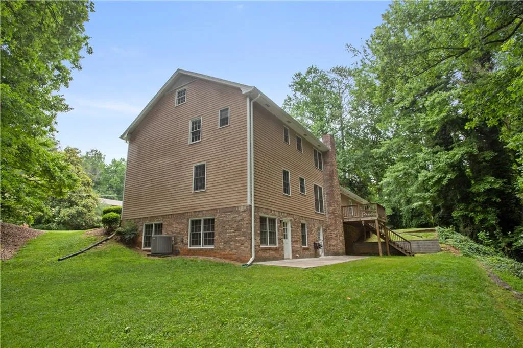 1905 Monticello Court, Sandy Springs, Georgia 30350, 5 Bedrooms Bedrooms, ,4 BathroomsBathrooms,Residential,Sold,1905 Monticello Court,6778738