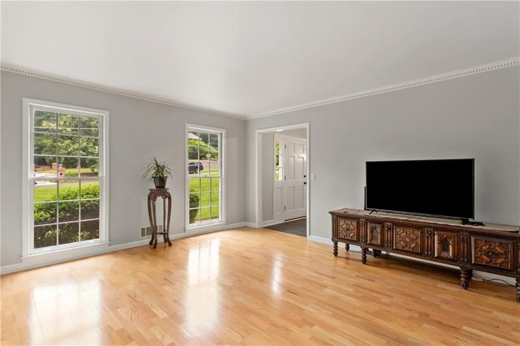 1905 Monticello Court, Sandy Springs, Georgia 30350, 5 Bedrooms Bedrooms, ,4 BathroomsBathrooms,Residential,Sold,1905 Monticello Court,6778738