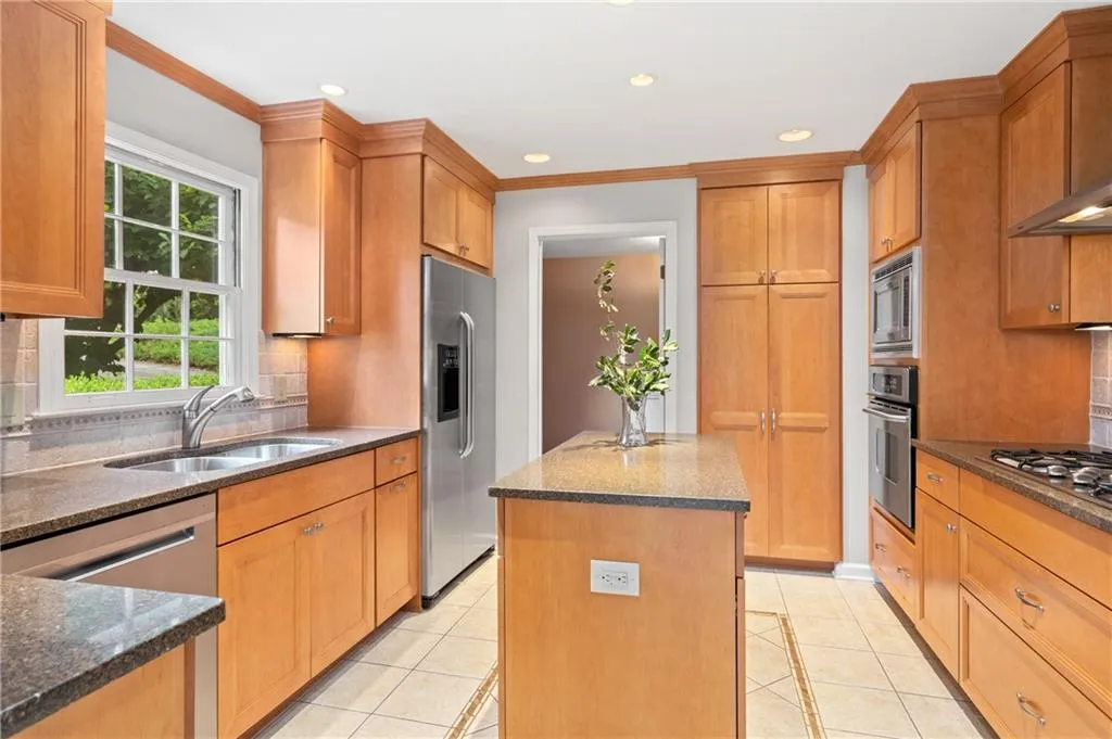 1905 Monticello Court, Sandy Springs, Georgia 30350, 5 Bedrooms Bedrooms, ,4 BathroomsBathrooms,Residential,Sold,1905 Monticello Court,6778738